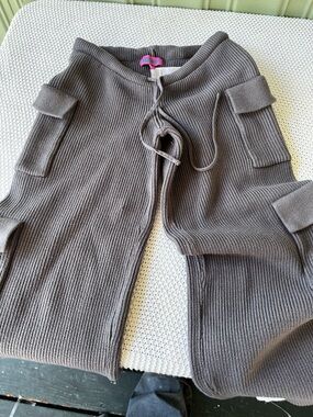 Edikted Ribbed Cargo Knit Sweatpants in Brown